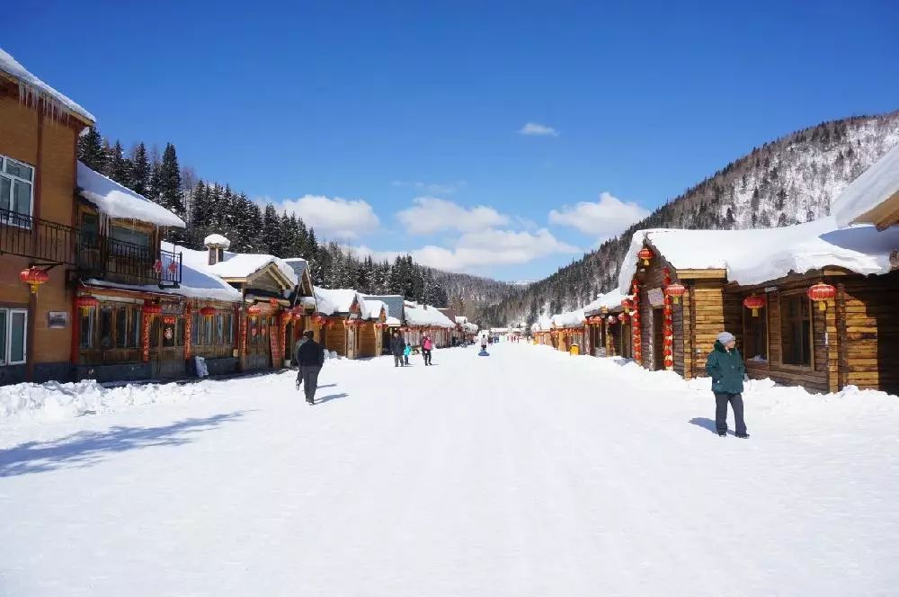 冬季到东北去看雪雪乡穿越长白山奇观吉林雾凇雪地摩托室外温泉